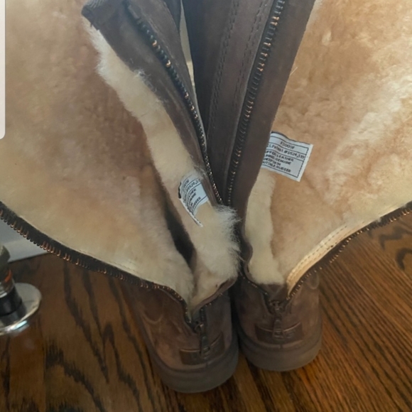 Ugg Boots - Picture 2 of 4